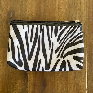 ✨5/$15✨ Zebra print makeup pouch